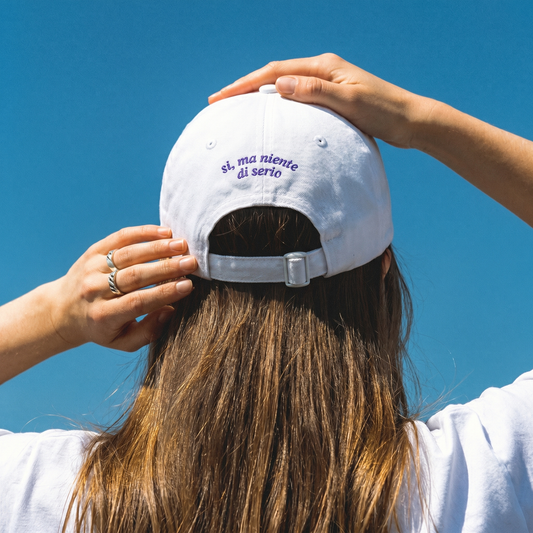 Cappellino ricamato - E COSÌ DOMANI TI SPOSI? SÌ, MA NIENTE DI SERIO.