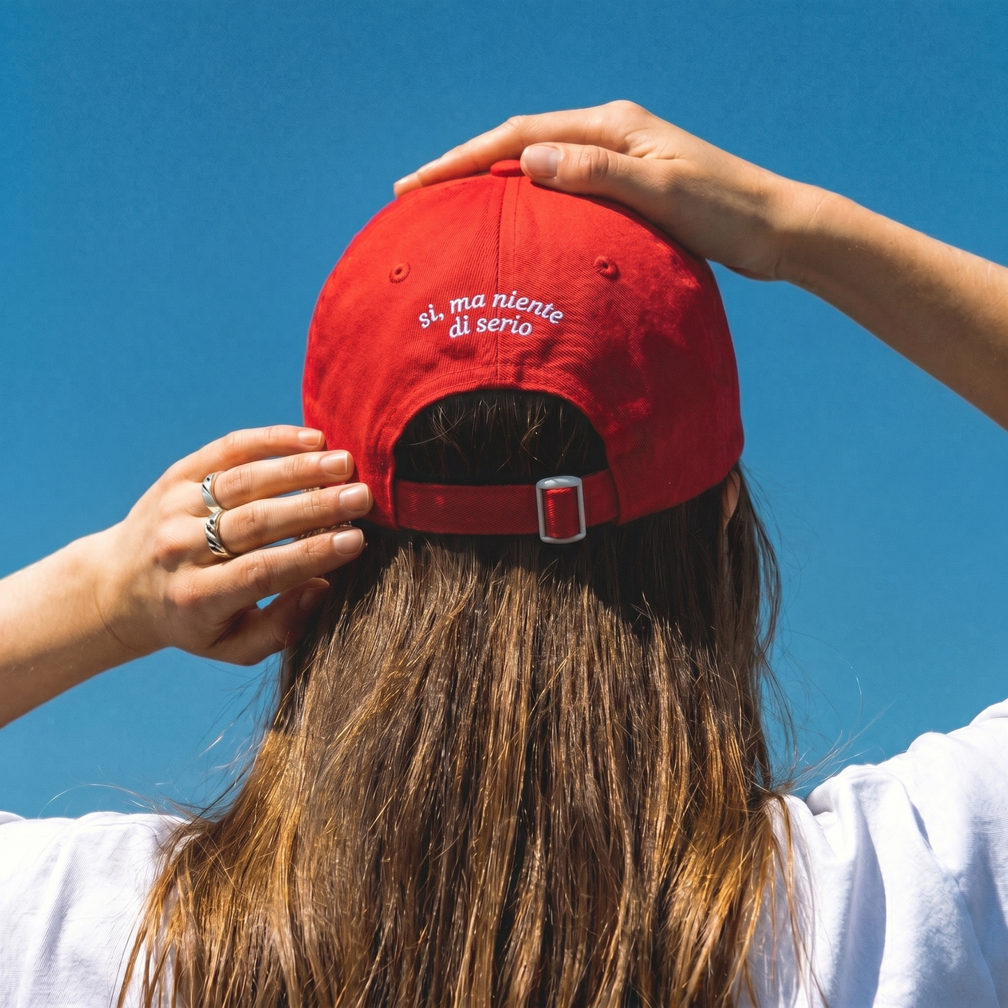 Cappellino ricamato - E COSÌ DOMANI TI SPOSI? SÌ, MA NIENTE DI SERIO.