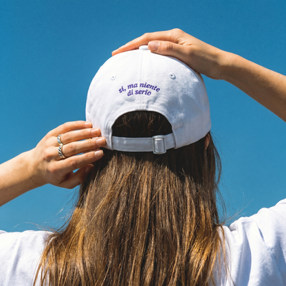 Cappellino ricamato - E COSÌ DOMANI TI SPOSI? SÌ, MA NIENTE DI SERIO.