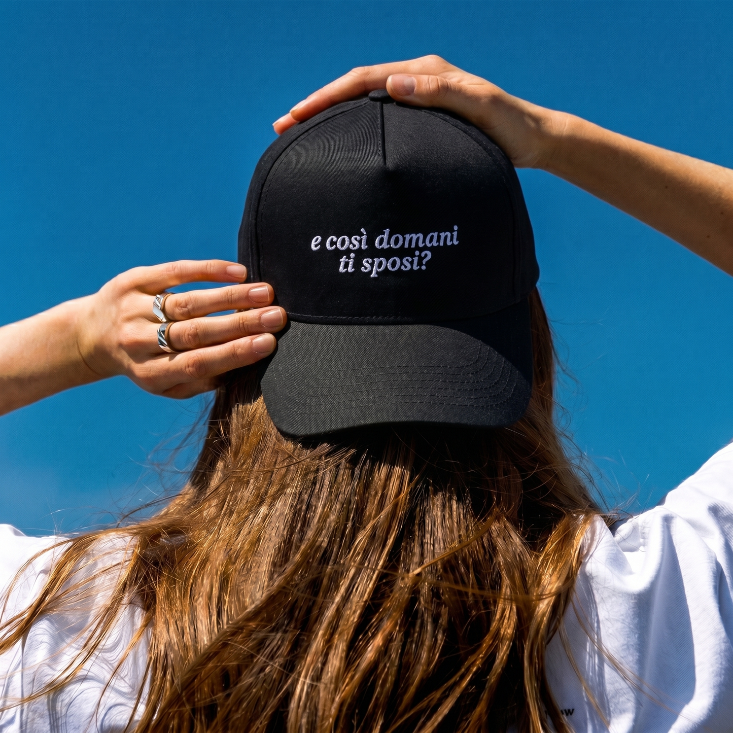 Cappellino ricamato - E COSÌ DOMANI TI SPOSI? SÌ, MA NIENTE DI SERIO.