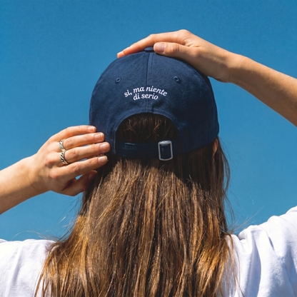 Cappellino ricamato - E COSÌ DOMANI TI SPOSI? SÌ, MA NIENTE DI SERIO.