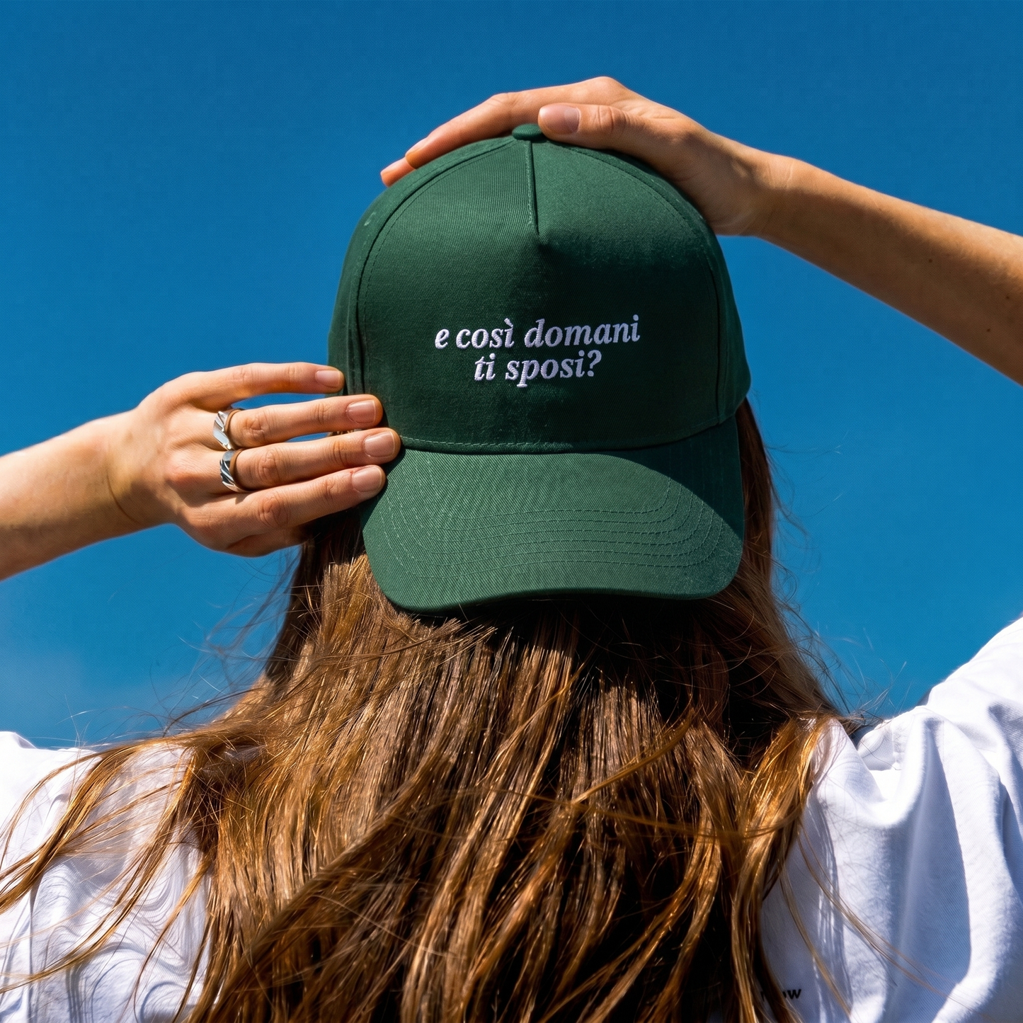 Cappellino ricamato - E COSÌ DOMANI TI SPOSI? SÌ, MA NIENTE DI SERIO.