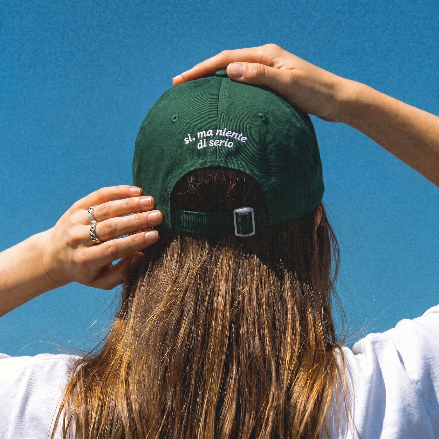 Cappellino ricamato - E COSÌ DOMANI TI SPOSI? SÌ, MA NIENTE DI SERIO.