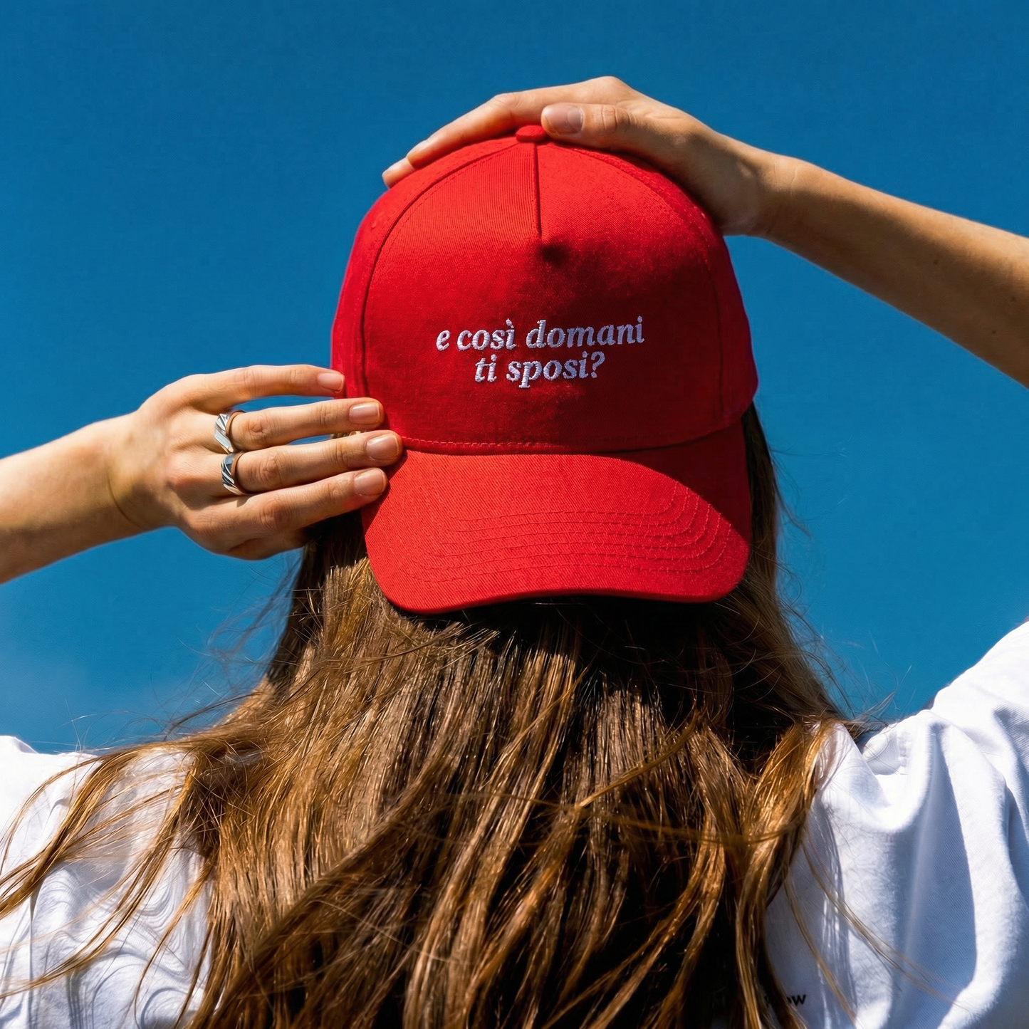 Cappellino ricamato - E COSÌ DOMANI TI SPOSI? SÌ, MA NIENTE DI SERIO.