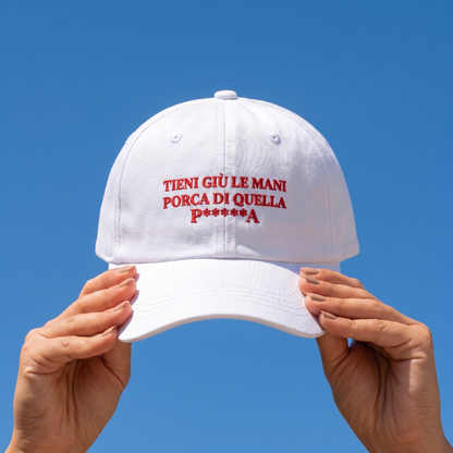 Cappellino ricamato - TIENI GIÙ LE MANI