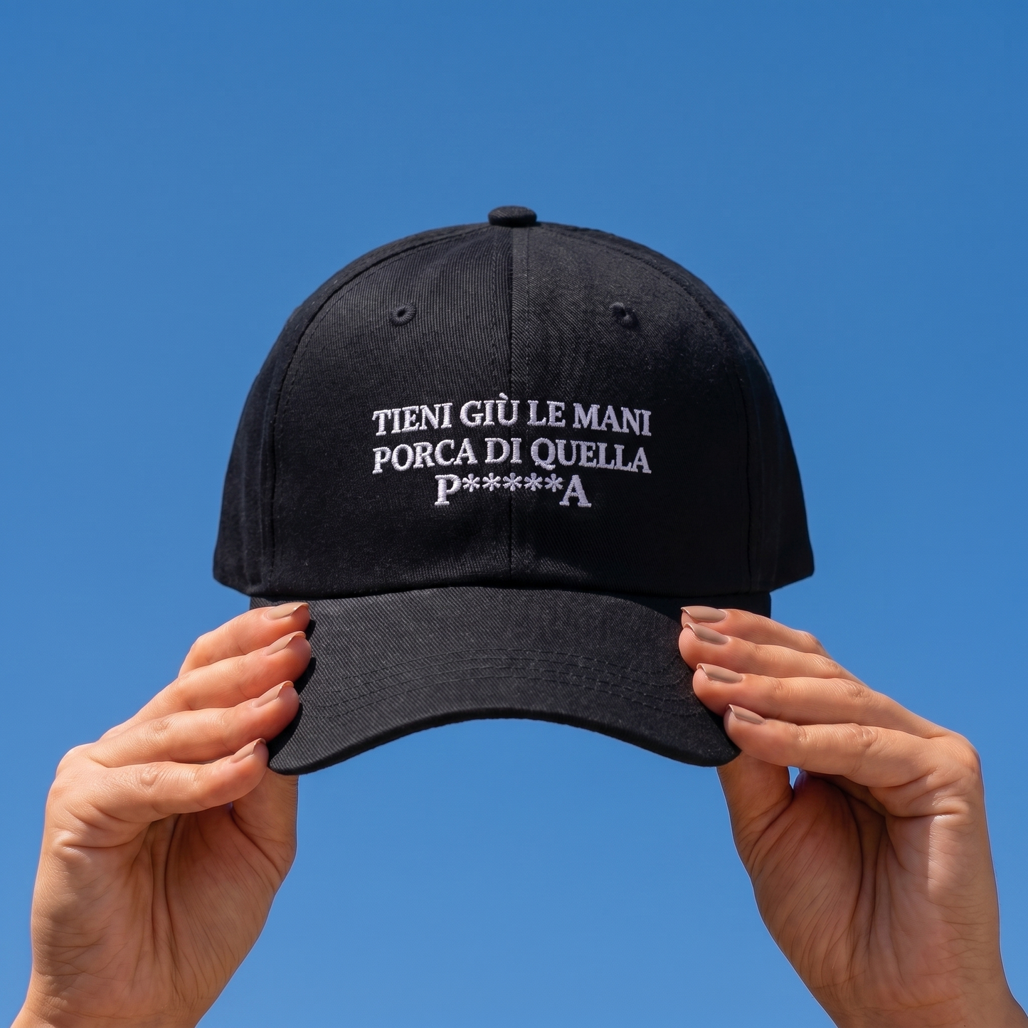 Cappellino ricamato - TIENI GIÙ LE MANI