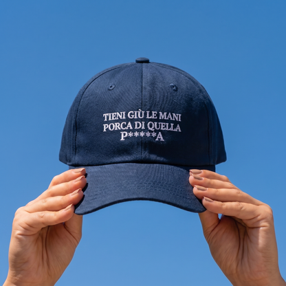 Cappellino ricamato - TIENI GIÙ LE MANI