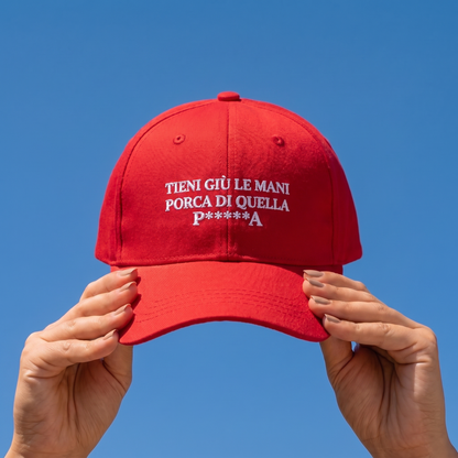Cappellino ricamato - TIENI GIÙ LE MANI